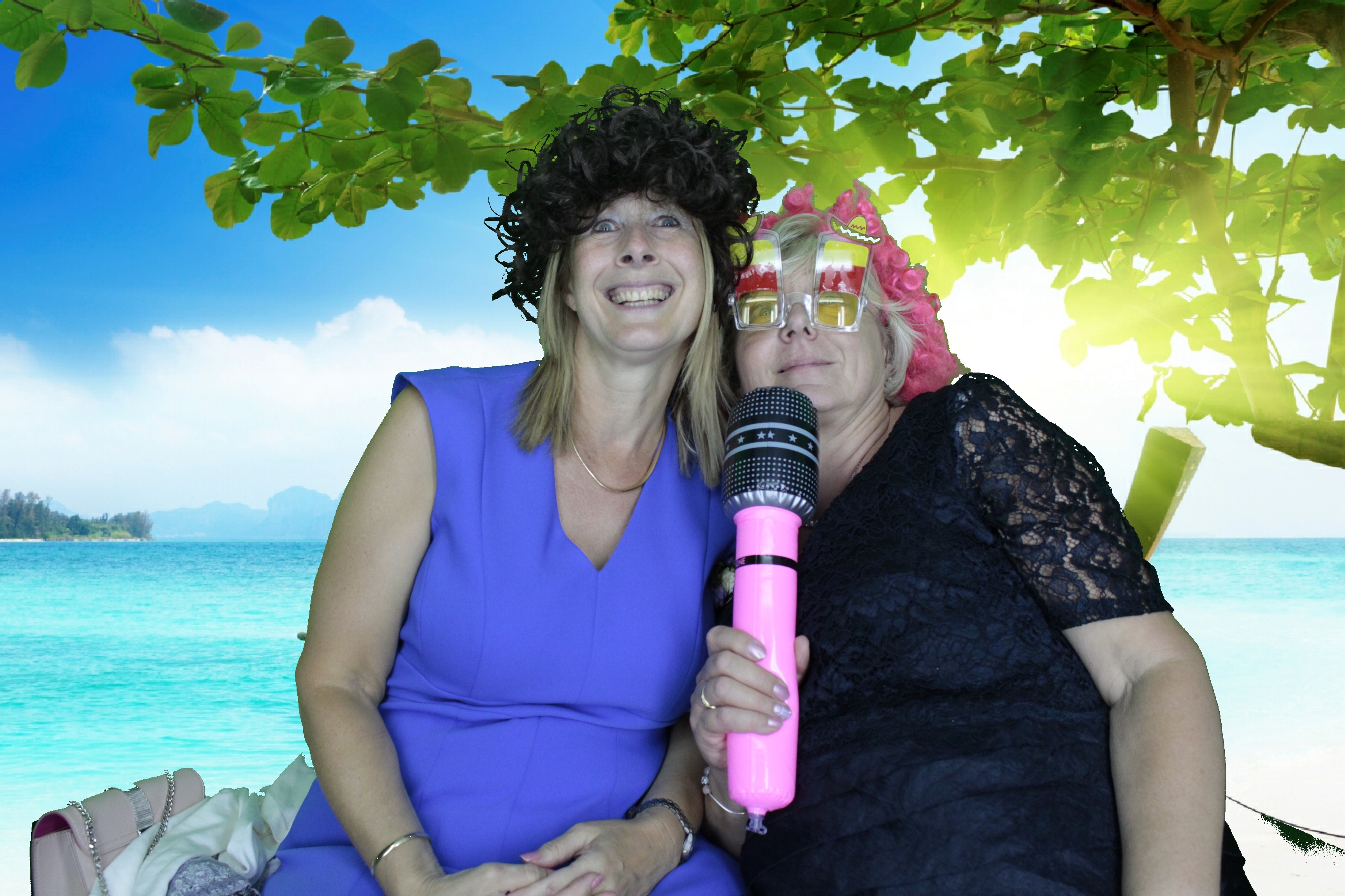 Mr & Mrs Brooks | View more photos from the event at gallery.myphotoboothexperience.co.uk/u/MyPhotoBoothExperienceLtd/Mr-Mrs-Brooks